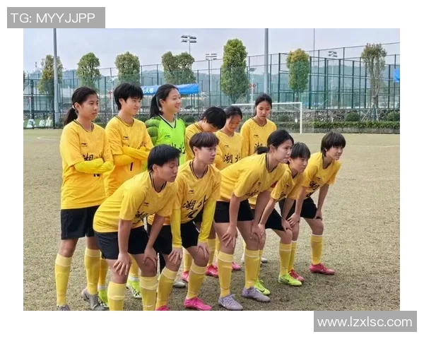 足球明星与粉丝互动共舞精彩瞬间展现热情与魅力